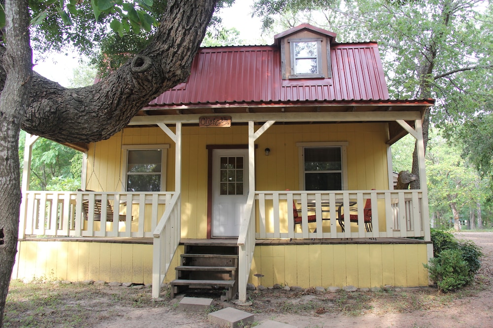 Mendelbaum Winery Guest Cabins