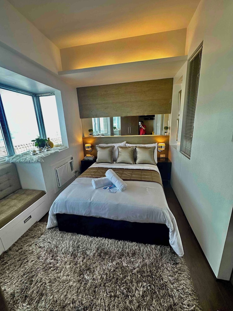 Luxurious Studio in Mckinley Hill With City View