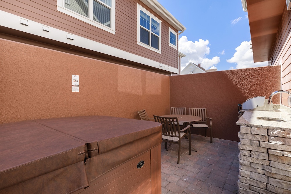 Summerville Vacation Homes by Columbia Management