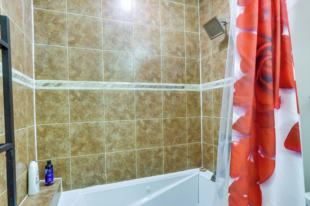 Clarksburg Getaway Near DC + Baltimore Sights!