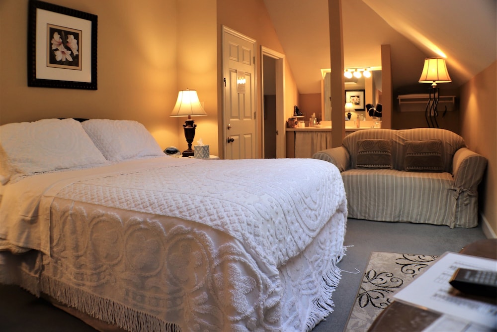 The Lincoln Short North B&B