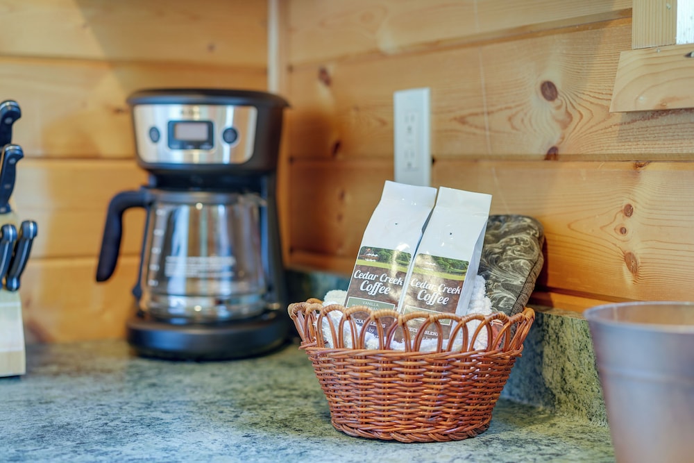 Cozy Columbia Cabin w/ Shared Lake Dock! view 3