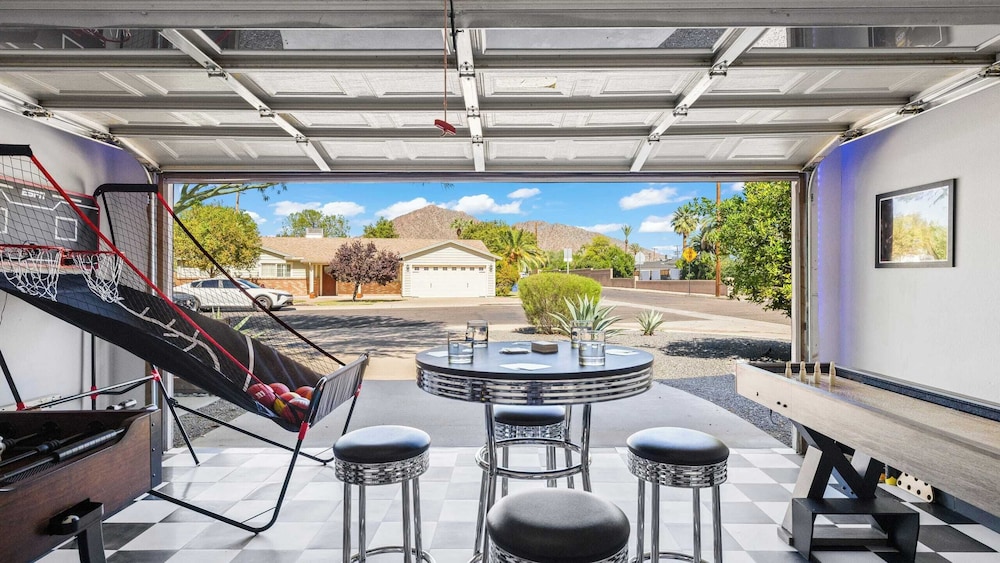 Near Camelback Mtn, Old Town, Trails, Golf + Spas w/ Pool, Hot Tub Camelback Casa by Avantstay