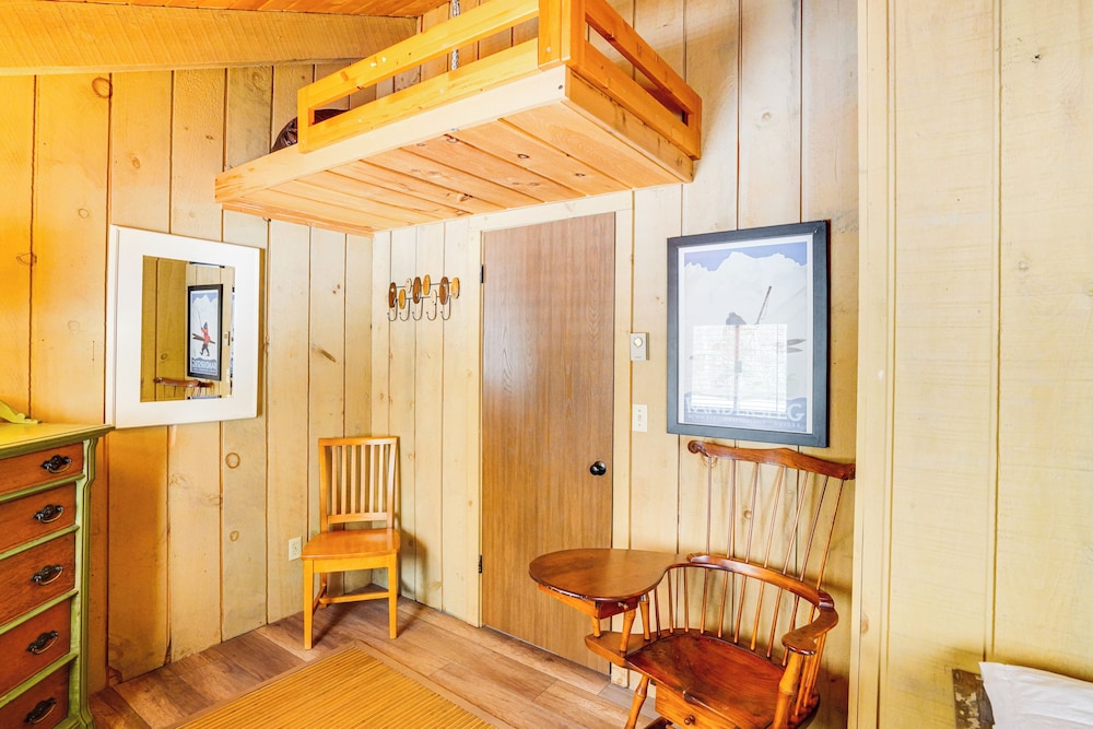 5 Mi to Ski: Family-friendly Home in West Dover!