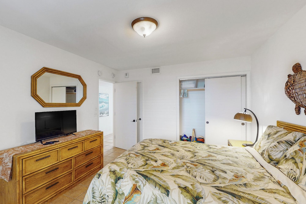 All-suite Beachfront 3BR w/ Gulf Views & Pools