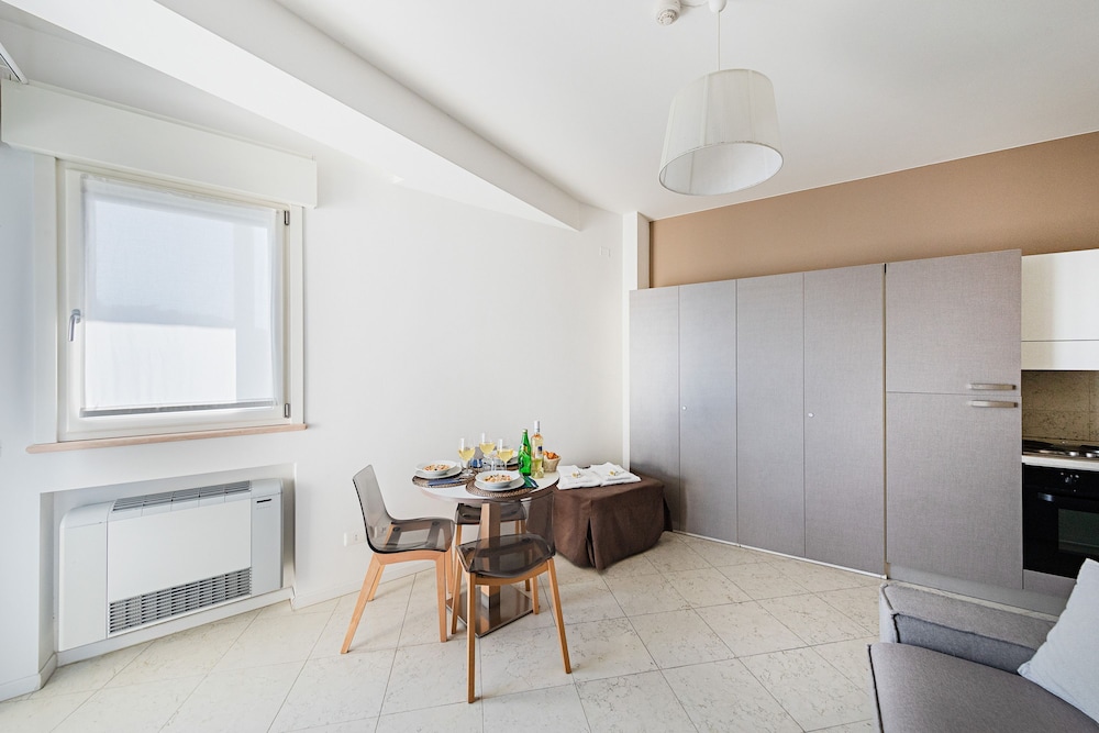 Residenza Miralago - 16 Domitilla - Locazione BK