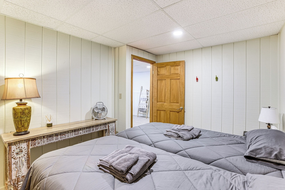 Waterfront Home on Duck Lake: 8 Mi to State Park!