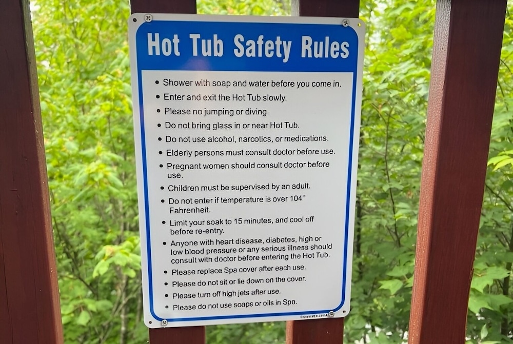 Hot Tub + Stunning Views: Luxury Beech Mtn Escape!