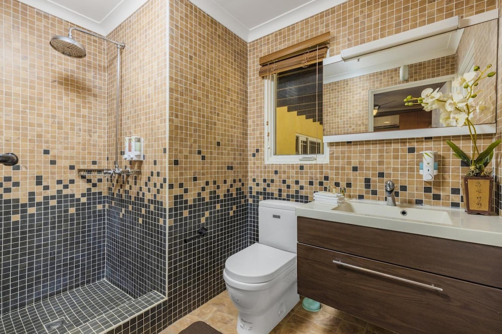 Luxury 4br4ba Villa w Hottub Pool Ocean Views