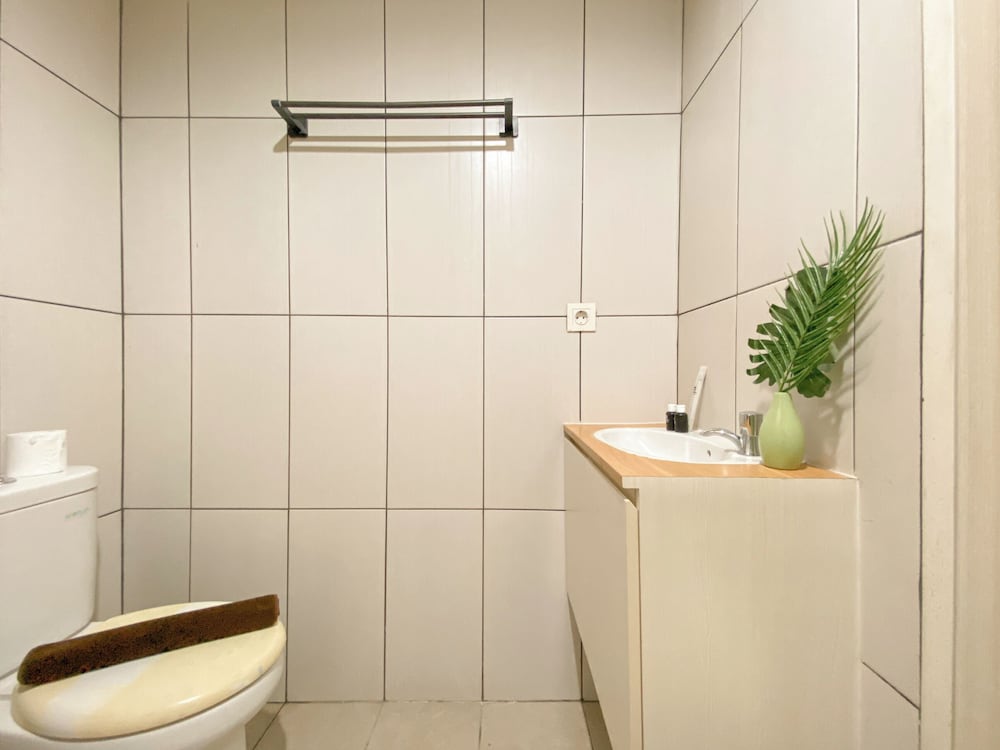 Comfort And Spacious 2Br Grand Kamala Lagoon Apartment