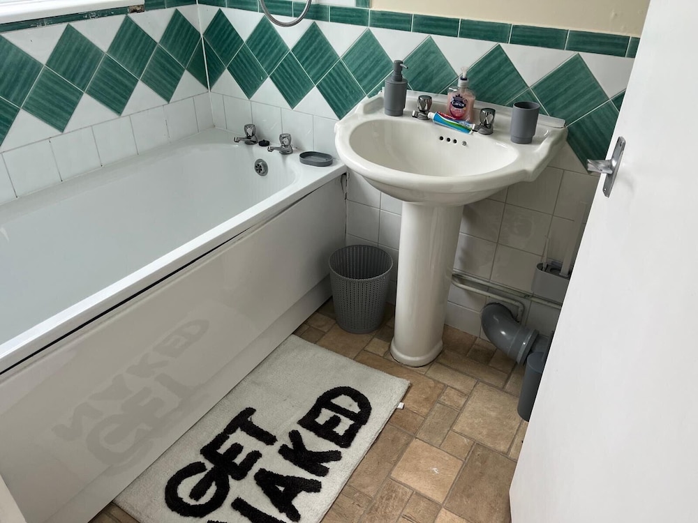Enfield City Apartment Retreat