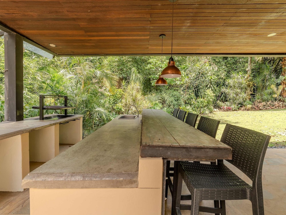 w Incredible 5BR House w Jacuzzi in El Poblado