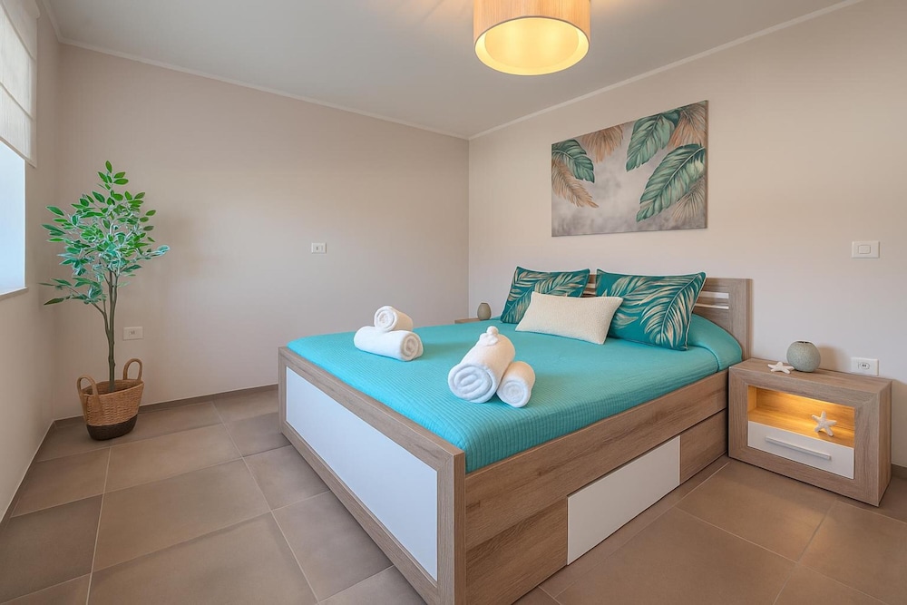Seaview Apartment Double D
