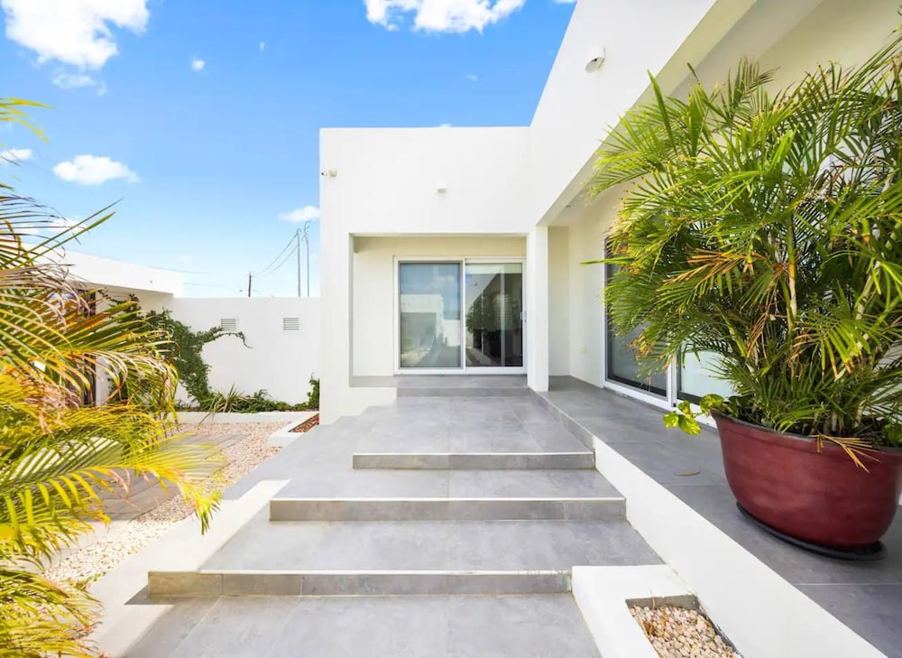 Luxurious villa in Noord Aruba