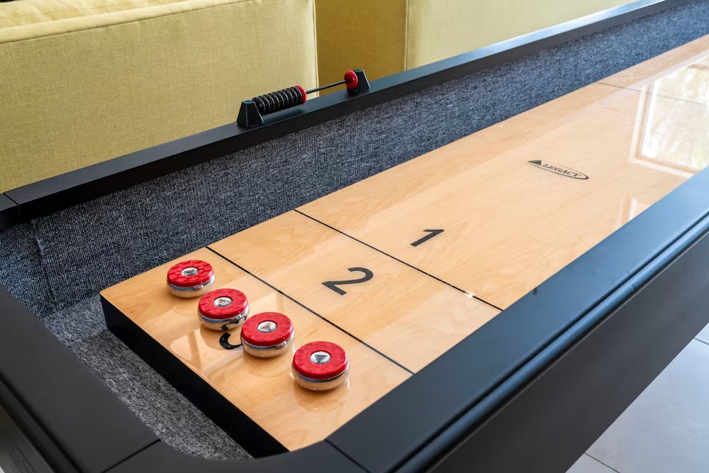 8 Bedroom Themed Rooms Huge Games Room Pool Spa