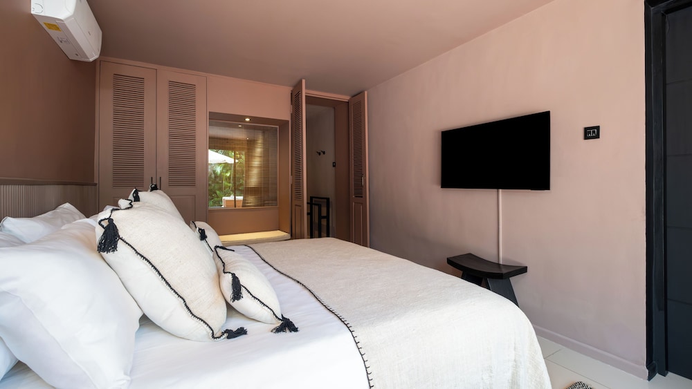 Villa Dreamora by Villa Finder