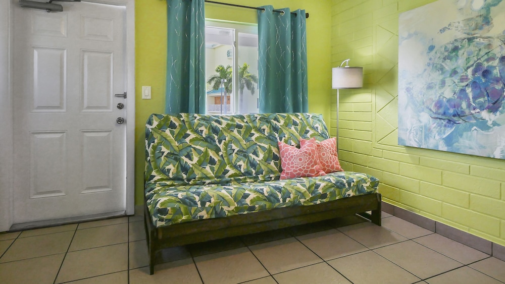 Beach House Hotel