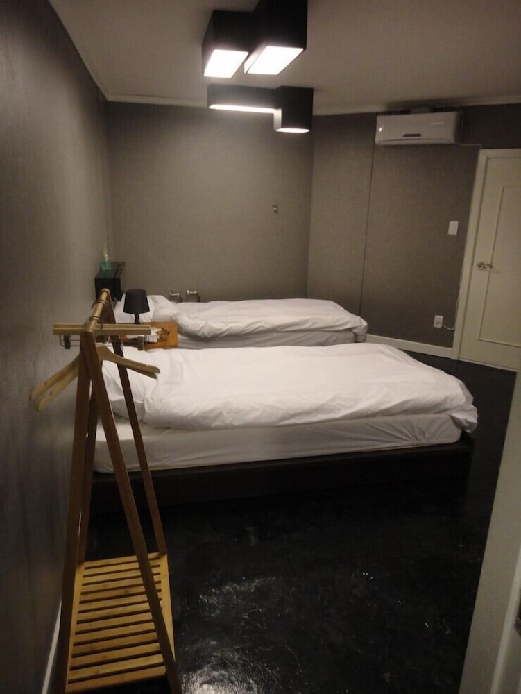 Xeromine - Hostel
