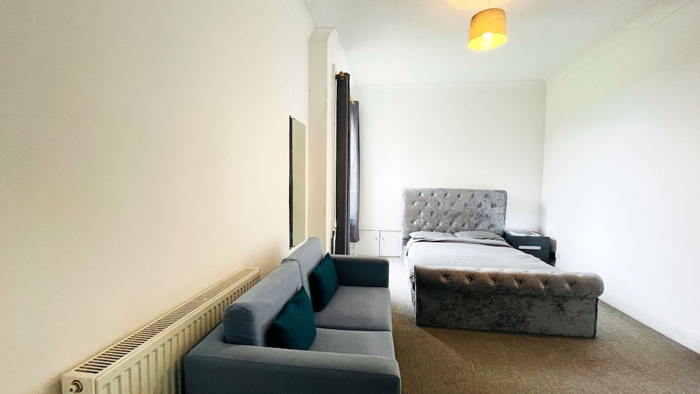 Luxury 2 Bedroom Entire Flat - Self Check in & Check out