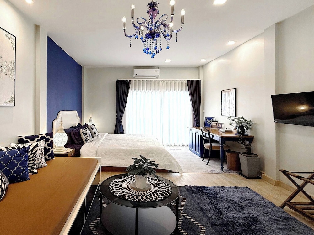 Stylish 3-bedroom Townhome in Heart of Bangkok