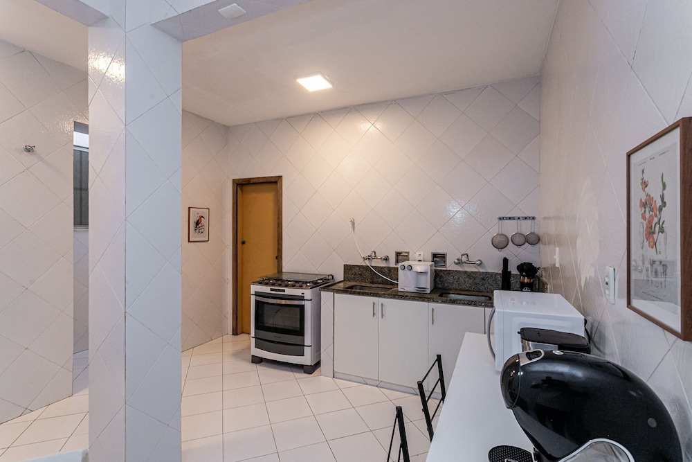 4bdrs, Balcony w/ Sea View, and Garagea 3730/201