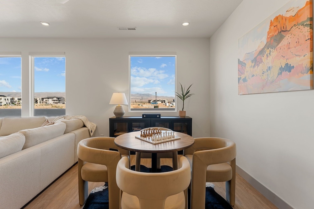 Country Is Cool Again 5 Bedroom Townhouse