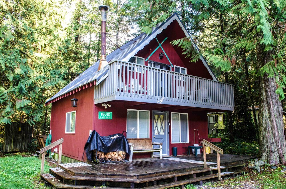 Mt Baker Rim Cabin 63 - A Traditional ski Chalet Pet Friendly Free Wi-fi view 2