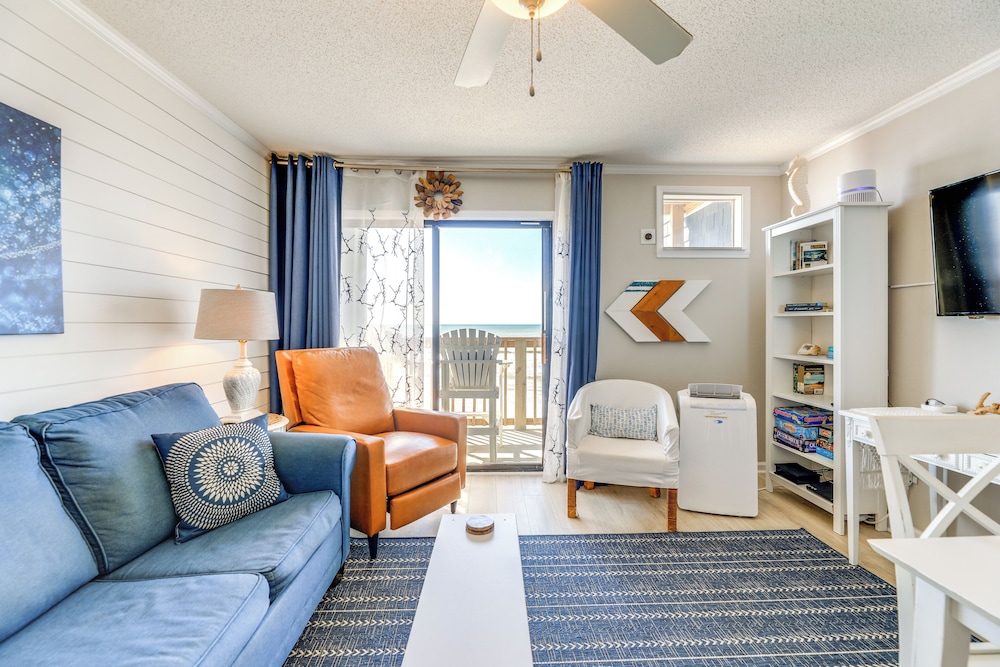 Oceanfront Gem w/ Views in North Topsail Beach