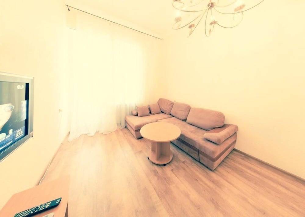 Hotrent Baseina Street Area
