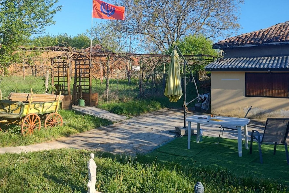 2 Bed Villa - Sleeps 7 - Private Garden - Parking