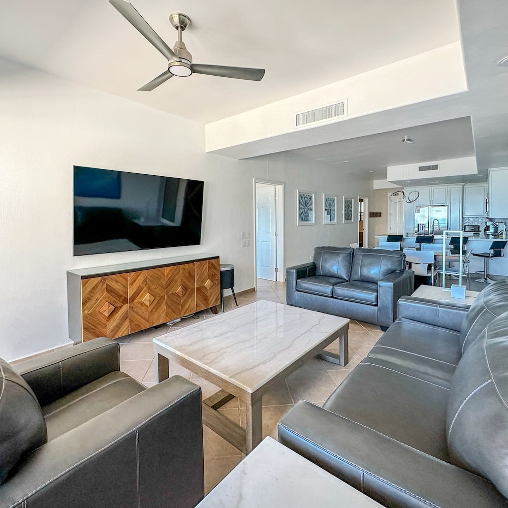 Luxury Ocean View Condo w Huge Deck