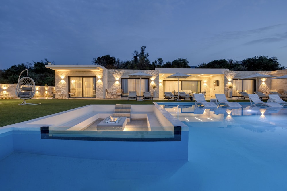 Elira Luxury Villa - With Private Pool