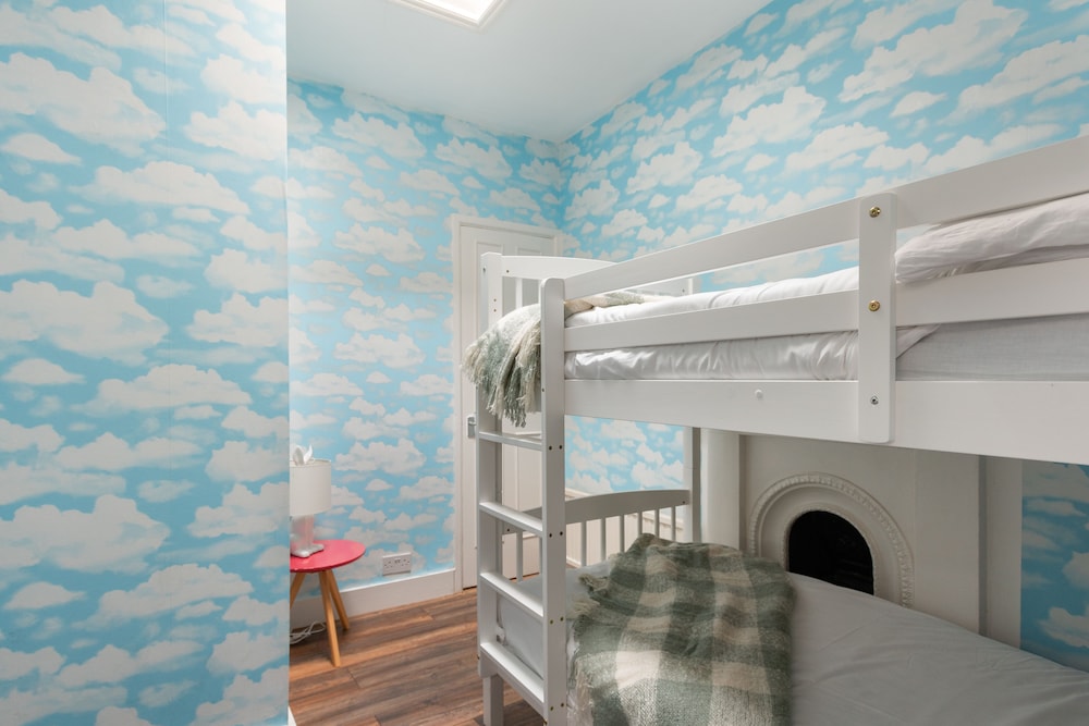 The South Kensington Mews - Lovely & Bright 5BDR Kensington Mews