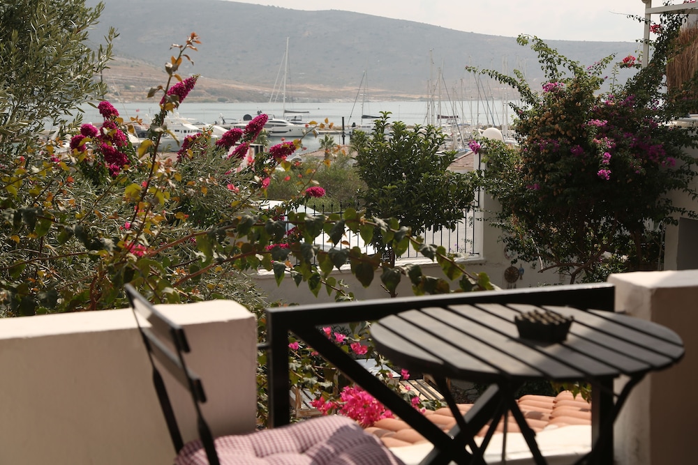 Parva Port Alaçatı - Image 30