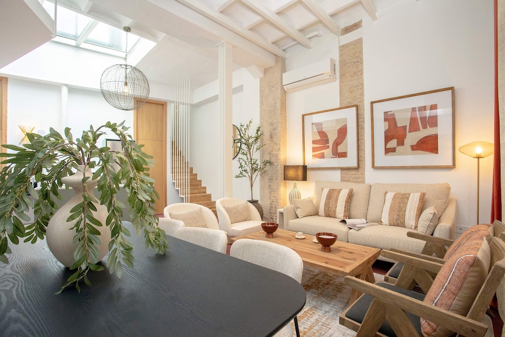 Cozy 3BD Duplex With Private Pool in Seville Center Gran Poder III
