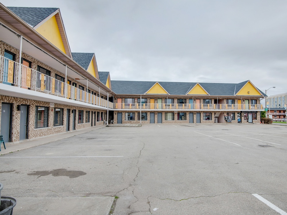 Falls Inn Near Casino Niagara By OYO