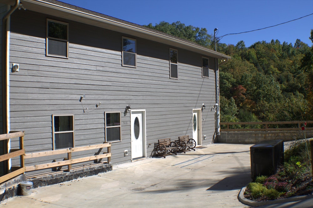 Vixen Run 4 Bedroom Cabin