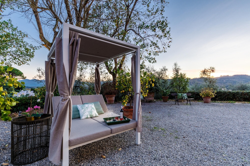 Amore Farmhouse Retreat view 3