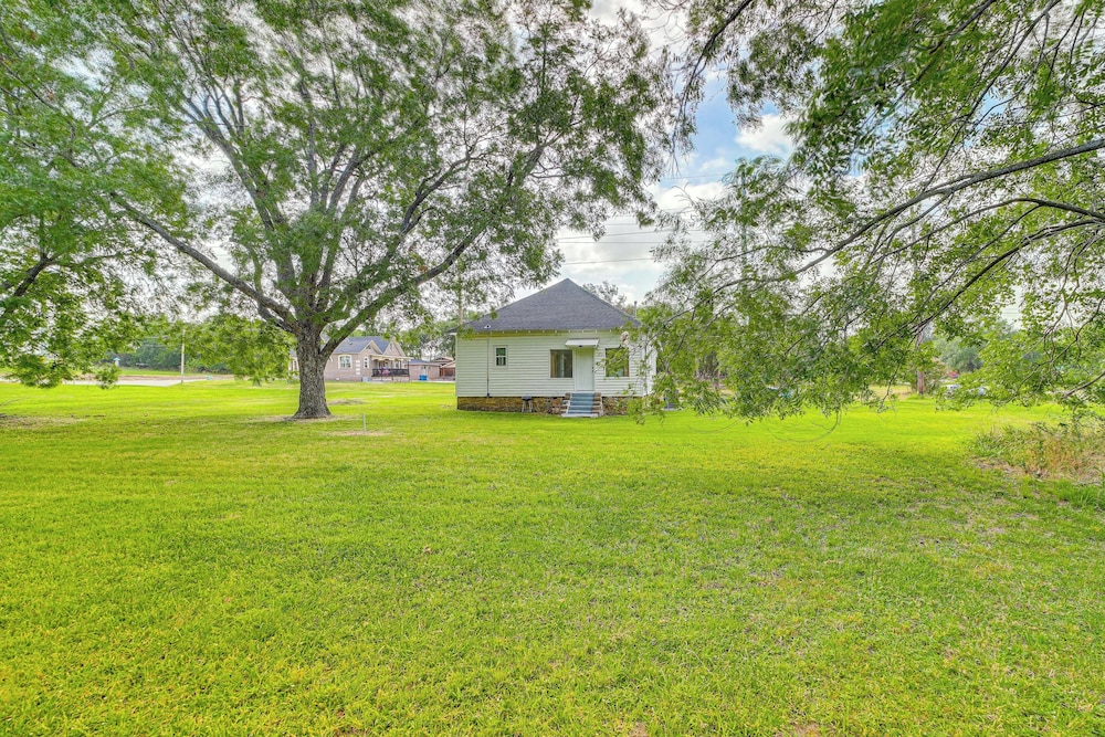 Mcalester Home w/ Large Yard & Grill! view 4