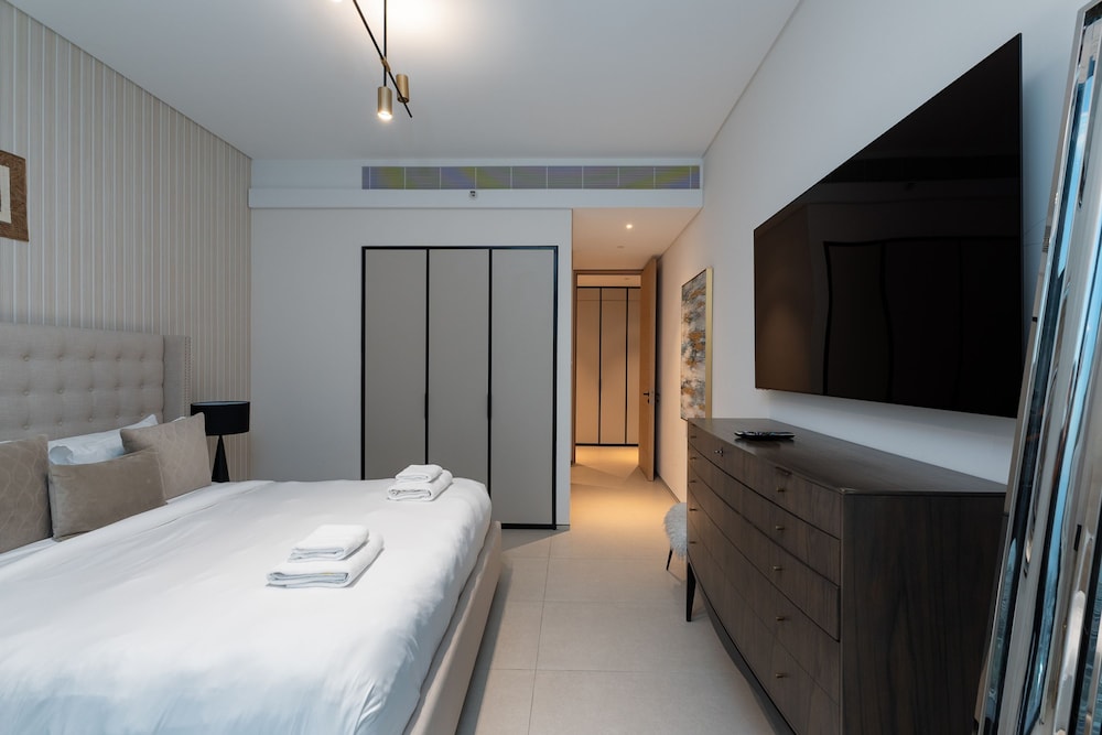 Elegant Address JBR 3BR w Beach Accesss