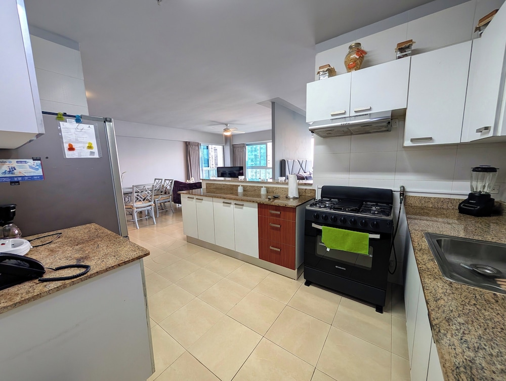 YC 2307 l Av Balboa 2 BDR Bay view