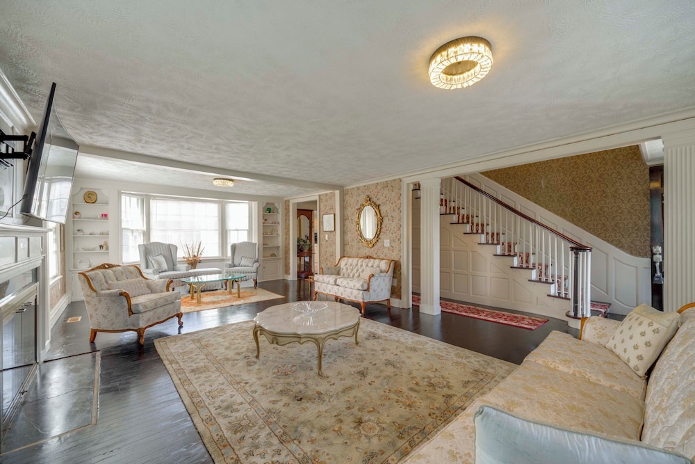 Near Lake Erie, Harbor & Parks: Conneaut Getaway!