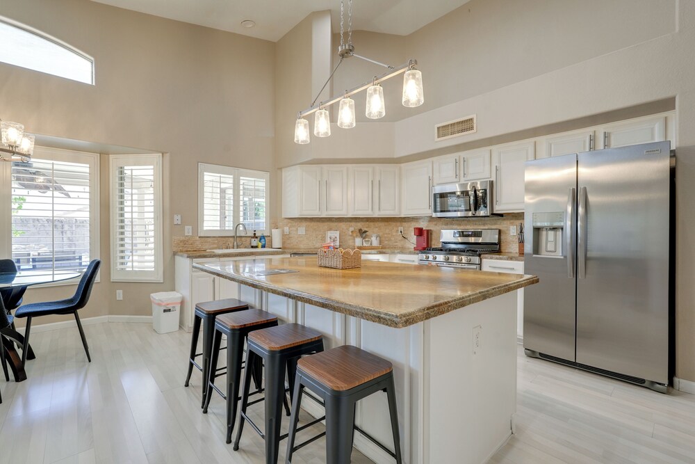 Private Pool & Patio: Spacious Gilbert Getaway!
