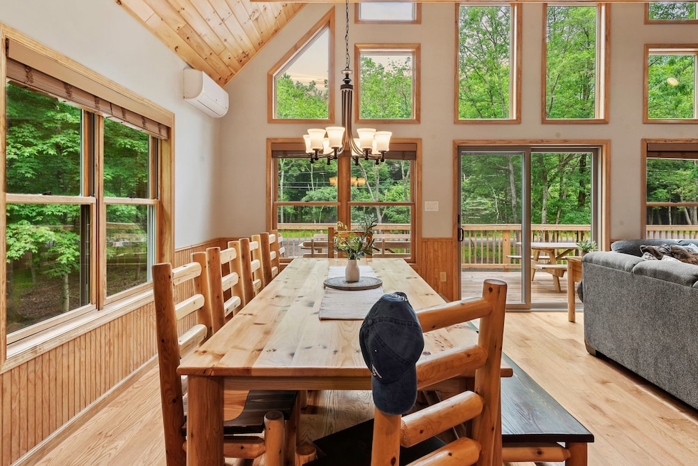 Bluejay Getaway by Avantstay Walk to Lake 7bdr Hot Tub Pool Table