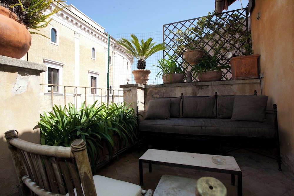 Campo De' Fiori Apartments