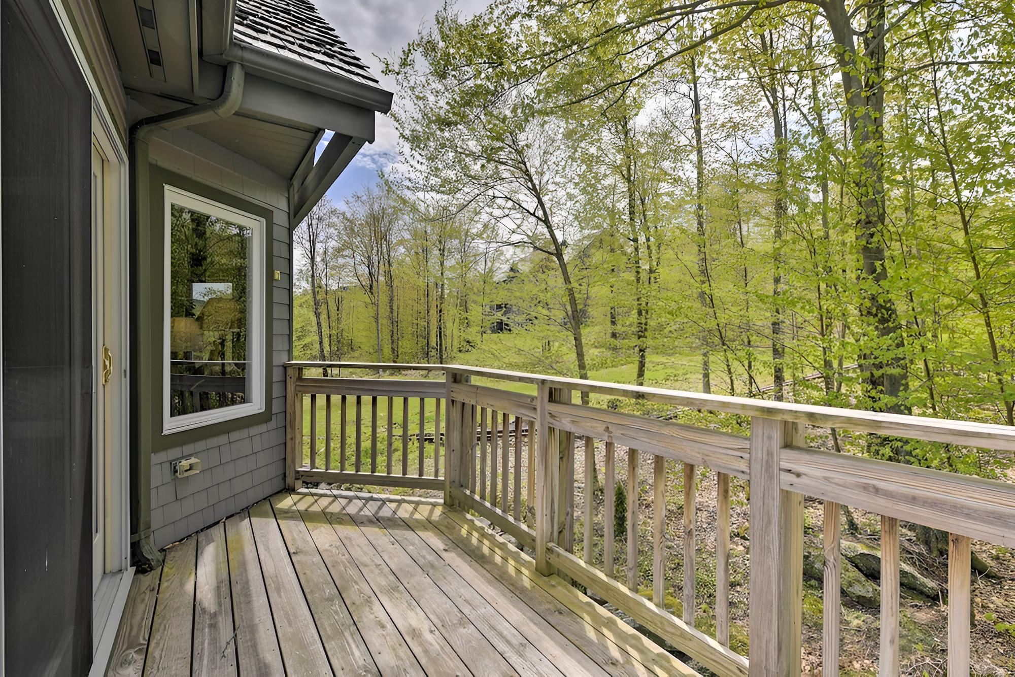 Ski In, Ski Out Escape: Steps to Jay Trail! view 4