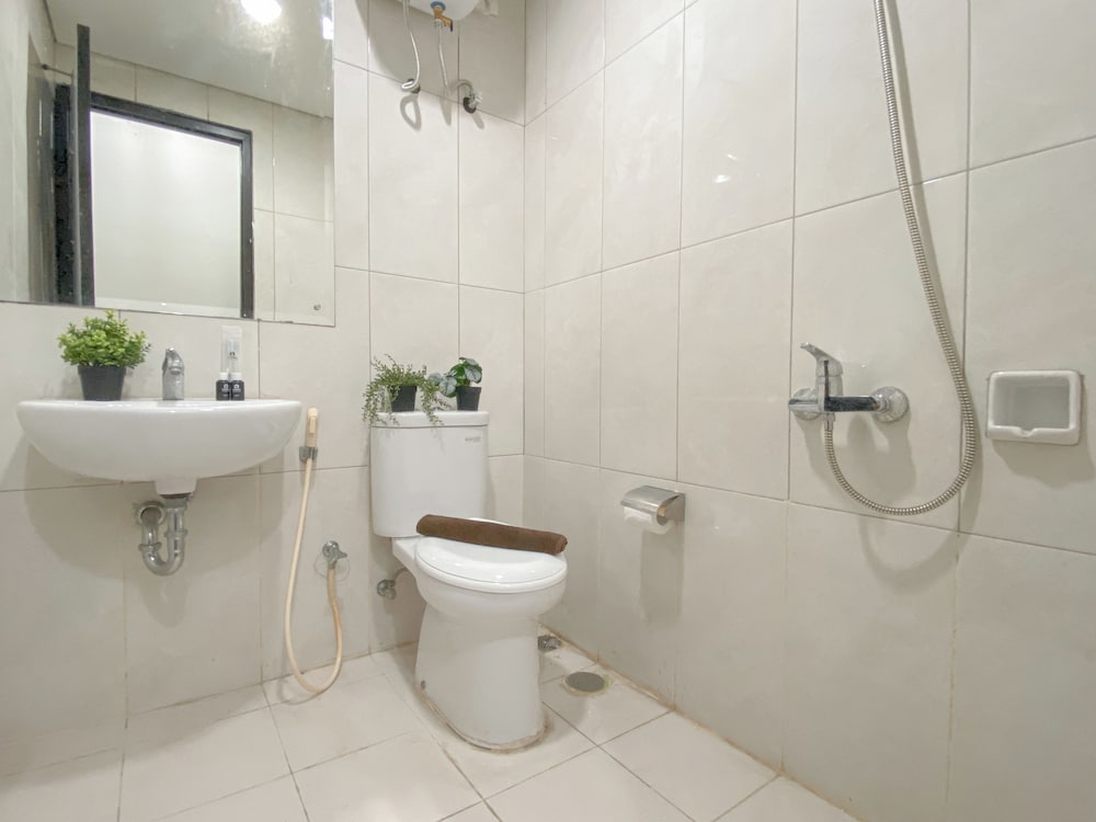 Best Furnished Studio At Nifarro Park Apartment