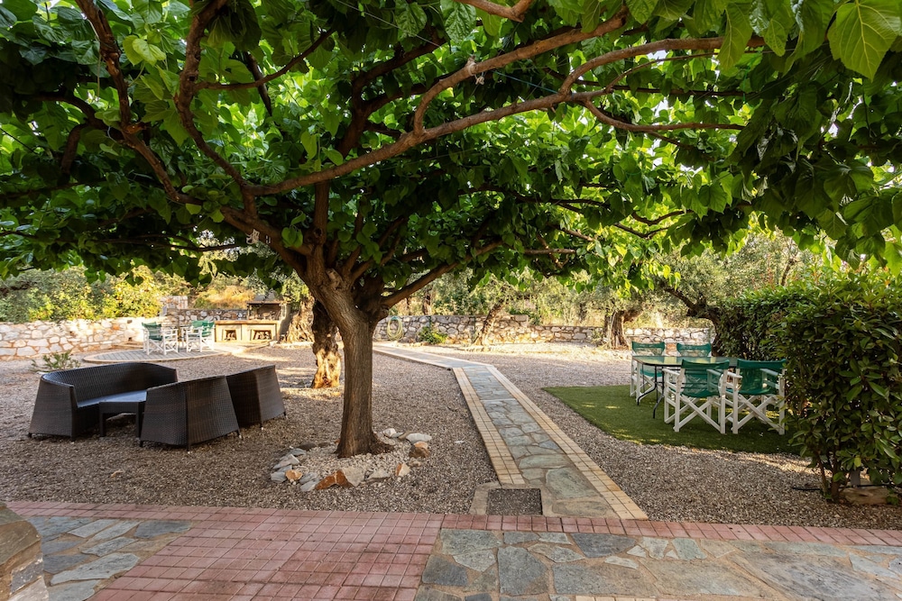 Stoupa Oasis - Spitiko Garden Getaway view 4