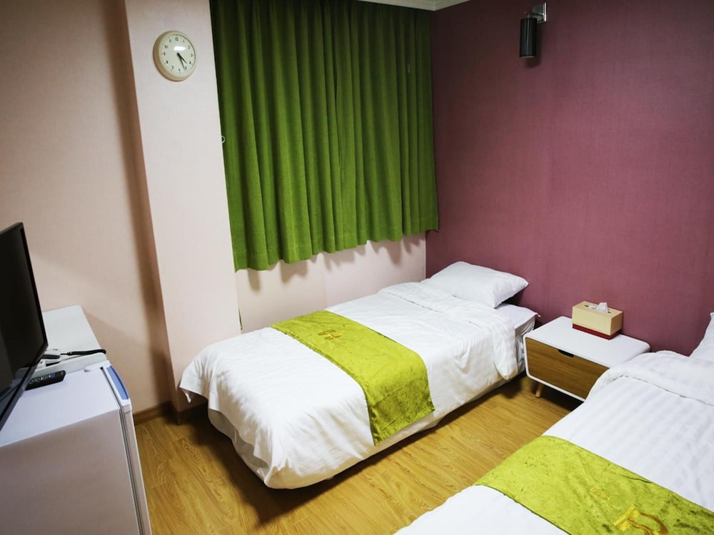Jeju R Hotel & Guest House - Hostel