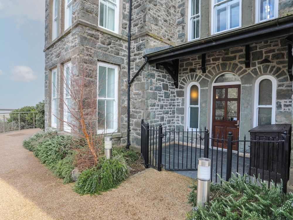Harlech Apartments - Efnisien